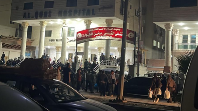 People in Al Quds hospital refused to leave despite evacuation warnings. Photo: Hind Khoudary