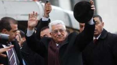 Mahmoud Abbas, centre, the Palestinian president, would take 54 per cent of the vote if elections were held now.