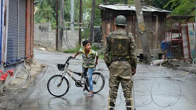 Police in Indian-administered Kashmir have arrested a top separatist leader, his aide said August 27, as the region's chief minister met Prime Minister Narendra Modi and defended a 50-day lockdown on the region. AFP / SAJJAD HUSSAIN