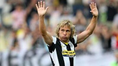 Pavel Nedved waves goodbye to the Juventus faithful after his last match for the club before retiring.