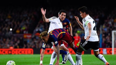 Neymar of FC Barcelona competes for the ball with Dani Parejo (L) and Joao Concelo of Valencia CF during the La Liga match between FC Barcelona and Valencia CF at Camp Nou on April 17, 2016 in Barcelona, Spain. (Photo by David Ramos/Getty Images)