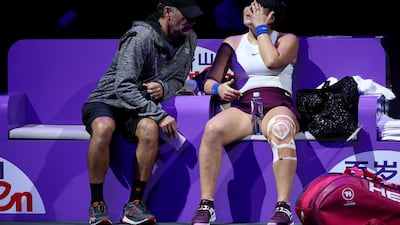Bianca Andreescu with her coach Sylvain Bruneau after injuring her leg against Karolina Pliskova. Getty