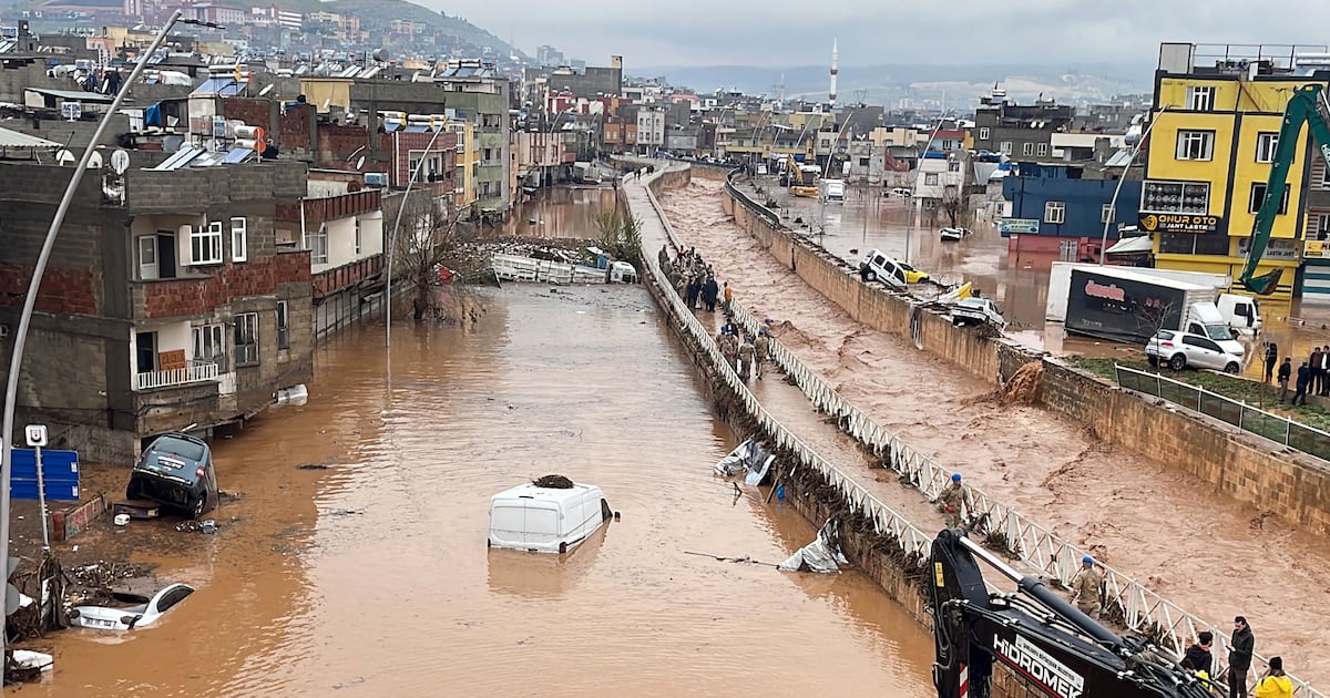 Floods kill 13 people in Turkey