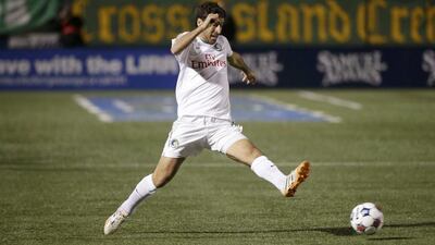 New York Cosmos player Raul Gonzalez runs with the ball during their game against the Ottawa Fury FC during the NASL Championship Finals in Hempstead, New York, November 15, 2015. REUTERS/Brendan McDermid