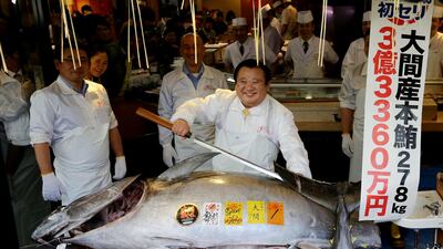 Kiyomura Co's President Kiyoshi Kimura prepares to cut his 278kg bluefin tuna. Reuters