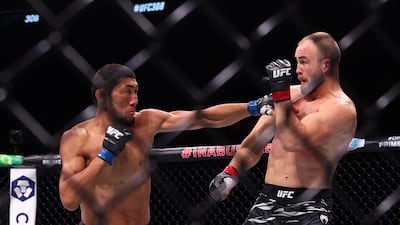 Mateusz Rębecki, right, evades a punch from Myktybek Orolbai