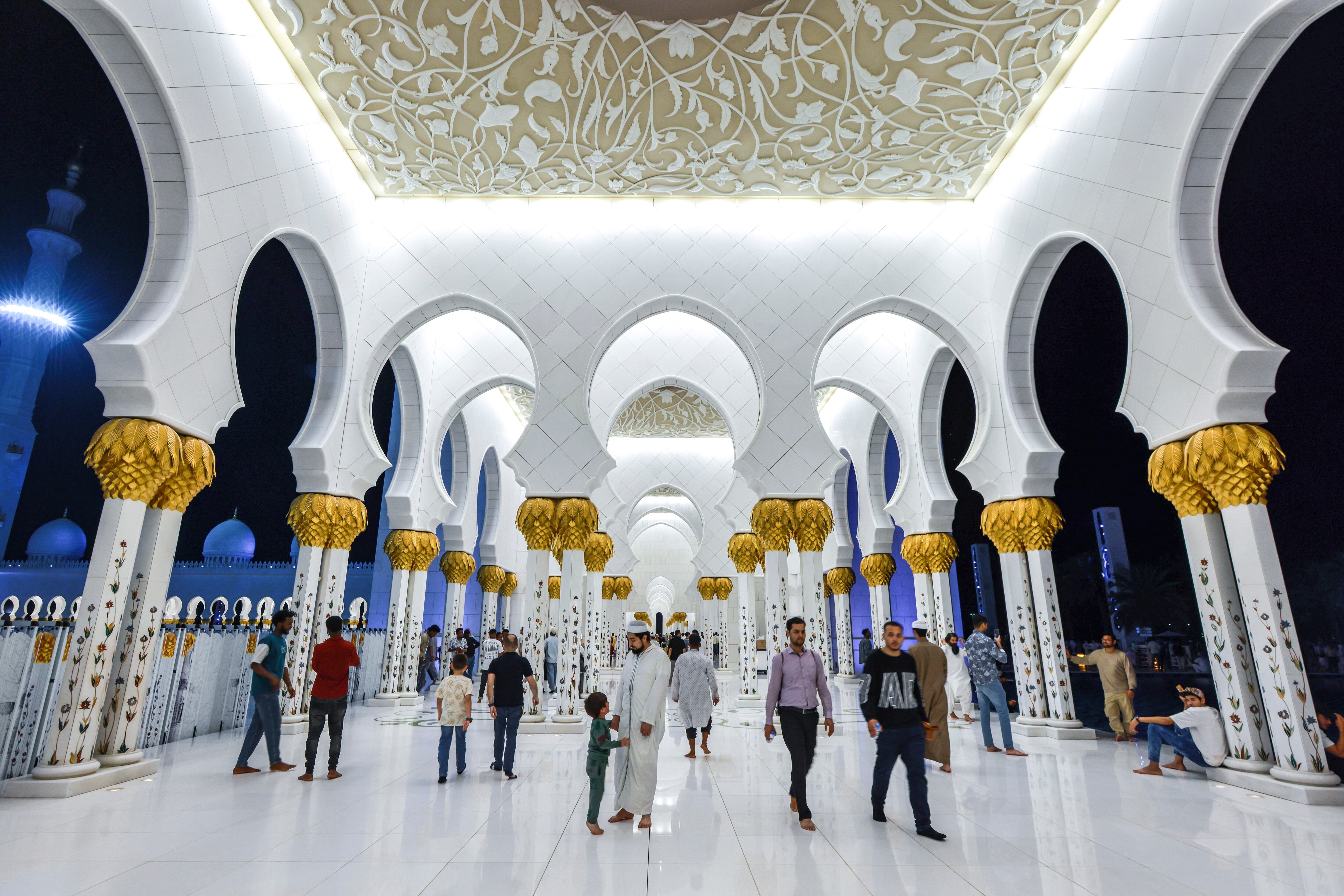 Keeping the faith: Sheikh Zayed Grand Mosque welcomes 1.7 million ...