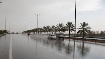 Rain falls in Al Ain in July 2016. More rain and lightning is expected over the weekend. Mohammed Albulouchi / Aletihad