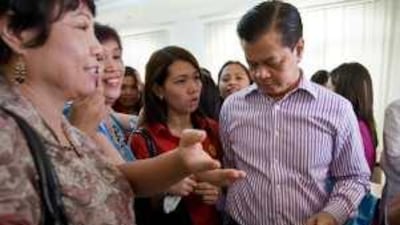 Filipinas meet their vice president, Noli de Castro, in Dubai.