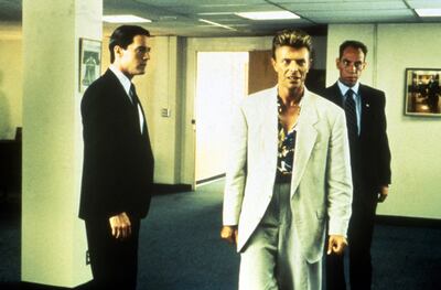 Singer David Bowie with Kyle MacLachlan, left, and Miguel Ferrer, right, appears an an FBI agent in Twin Peaks: Fire Walk with Me. Alamy