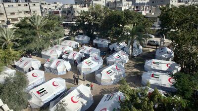 The operation included the distribution of 500 parcels in the Al Tanour neighbourhood, 500 parcels in Al Nasr, in addition to 500 other parcels in the Khirbat Al Adas neighbourhood, while 179 parcels were distributed in the field hospital area