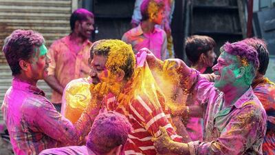 Indian revellers are smeared with powdered colors on each other’s faces as they celebrate the Holi festival in Mumbai, India, 24 March 2016. EPA/DIVYAKANT SOLANKI