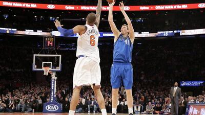 Dallas Mavericks power forward Dirk Nowitzki, right, looks to shoot over New York Knicks center Tyson Chandler in the first half of their NBA game at Madison Square Garden in New York on February 24, 2014. EPA/JASON SZENES