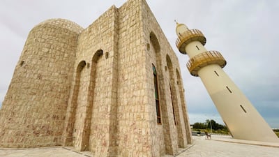 The mosque is next to the Sheikh Faisal bin Qassim Al Thani Museum and Al Samriya Hotel