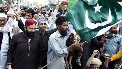 Demonstrators carry flags and shout slogans during an anti-India protest in Karachi, Pakistan, on Wednesday, Feb. 27, 2019. BLOOMBERG