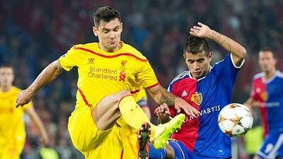Basel's Derlis Gonzalez, right, fights for the ball against Liverpool's Dejan Lovren, during the Uefa Champions League Group B soccer match at the St. Jakob-Park stadium in Basel, Switzerland, on Wednesday, Oct. 1, 2014. AP Photo/Keystone, Patrick Straub