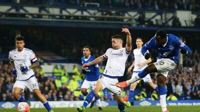 Romelu Lukaku of Everton scores his team’s first goal during the FA Cup sixth round match between Everton and Chelsea at Goodison Park on March 12, 2016 in Liverpool, England. (Photo by Chris Brunskill/Getty Images)