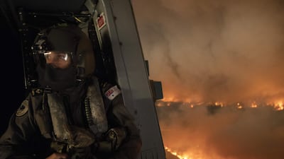 An aircrewman monitoring the Tianjara fire from a helicopter in the Moreton and Jerrawangala National Park in Moreton. AFP PHOTO / AUSTRALIA DEPARTMENT OF DEFENCE