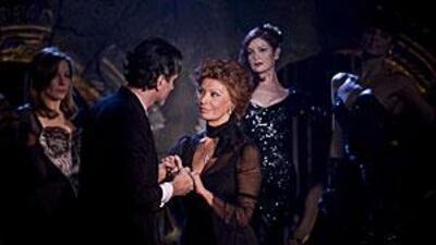 The musical Nine, featuring Sophia Loren and Daniel Day-Lewis, will open the Dubai International Film Festival tonight.