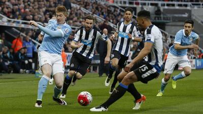 Newcastle defender Paul Dummett in action with Manchester City midfielder Kevin De Bruyne. Lee Smith / Reuters