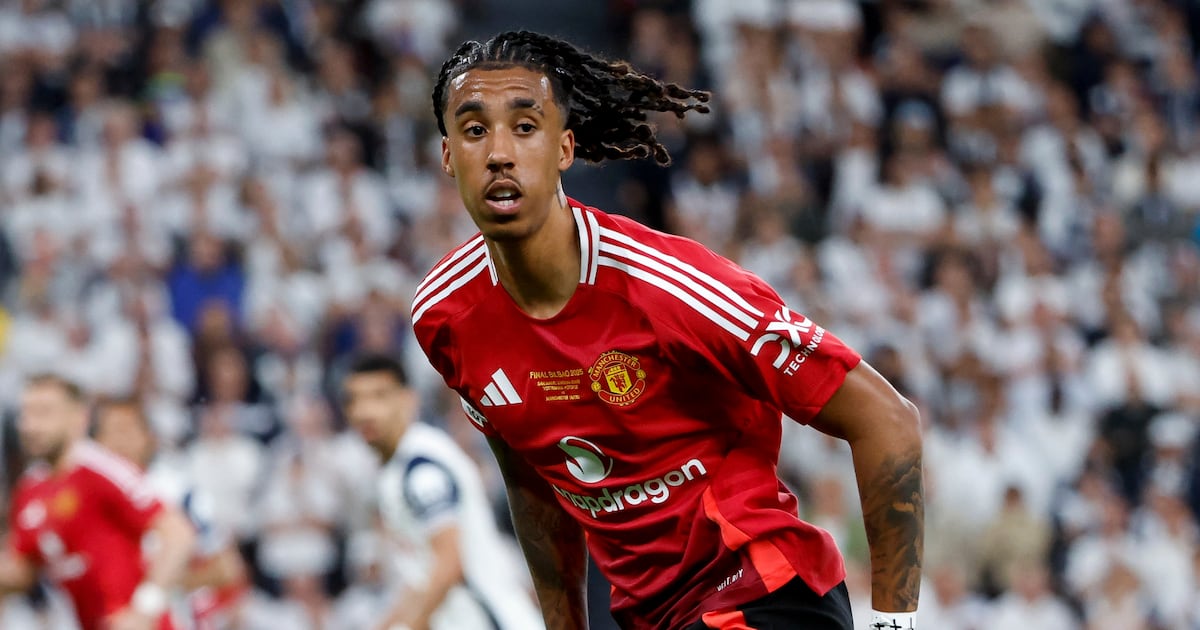Leny Yoro genießt den Wiederaufstieg von Manchester United nach einer ...