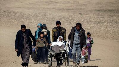 Displaced Iraqis who fled their homes walk through the desert, as the battle against ISIL militants in western Mosul raged on February 28, 2017. Zohra Bensemra/Reuters