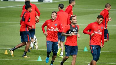 Paris Saint-Germain's Neymar, centre, warms up during a training session. Etienne Laurent / EPA