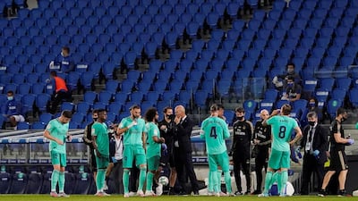 Real Madrid coach Zinedine Zidane with his players during the drinks break. Reuters