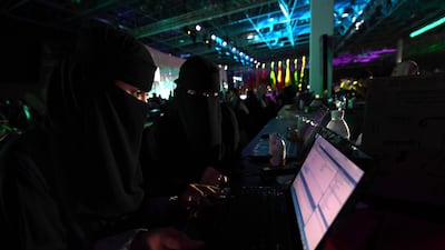 Saudi women attend a hackathon in Jeddah on July 31, 2018, prior to the start of the annual Hajj pilgrimage in the holy city of Mecca. More than 3,000 software developers and 18,000 computer and information-technology enthusiasts from more than 100 countries take part in Hajj hackathon in Jeddah until August 3. / AFP PHOTO / Matthieu CLAVEL
