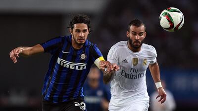 Real Madrid’s Spanish forward Jese (R) and Inter Milan’s Italian defender Andrea Ranocchia vie for the ball during the International Champions Cup football match between Inter Milan and Real Madrid in Guangzhou on July 27, 2015. AFP PHOTO / JOHANNES EISELE