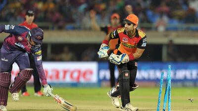 Sunrisers Hyderabad wicketkeeper Naman Ojha, right, successfully runs out Rising Pune Supergiants batsman Usman Khawaja. Noah Seelam / AFP