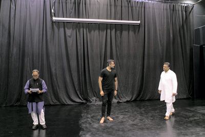 The cast of the play, ‘Mian Biwi aur Wagah’ (Husband Wife and the Wagah Border), rehearse before their show. Reem Mohammed / The National
