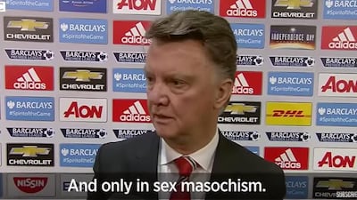 Manchester United manager Louis van Gaal gets kinky in his attempt to defend Marouane Fellaini after his midfielder elbowed Robert Huth in response to the Leicester defender pulling the Belgian’s hair. Courtesy