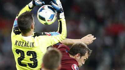 Goalkeeper Matus Kozacik (L) of Slovakia in action against Artem Dzyuba (R) of Russia during the UEFA EURO 2016 group B preliminary round match between Russia and Slovakia at Stade Pierre Mauroy in Lille, France, 15 June 2016. EPA/LAURENT DUBRULE