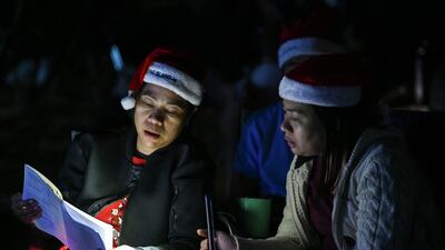 Abu Dhabi, United Arab Emirates - The singing of Christmas carols by candlelight started after dark in the desert. Khushnum Bhandari for The National