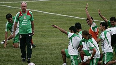 Sven Goran Eriksson takes a Mexico training session in San Pedro Sula on March 31. He was sacked from the job days later.