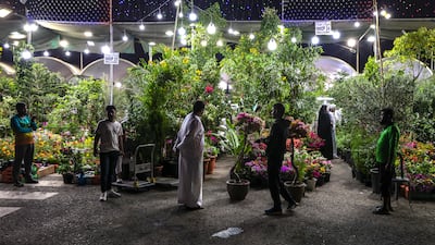 Shoppers at the market in Mina Zayed, Abu Dhabi. Victor Besa / The National.