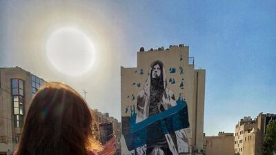 Queen Rania views a mural on Baladk Street in Jordan. Instagram / Queen Rania
