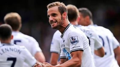 Tottenham Hotspur's Spanish striker Roberto Soldado celebrates after scoring a penalty for the opening goal during their English Premier League football match against Tottenham Hotspur at Selhurst Park in London on August 18, 2013. Tottenham won 1-0. AFP PHOTO/GLYN KIRK == RESTRICTED TO EDITORIAL USE. NO USE WITH UNAUTHORIZED AUDIO, VIDEO, DATA, FIXTURE LISTS, CLUB/LEAGUE LOGOS OR ìLIVEî SERVICES. ONLINE IN-MATCH USE LIMITED TO 45 IMAGES, NO VIDEO EMULATION. NO USE IN BETTING, GAMES OR SINGLE CLUB/LEAGUE/PLAYER PUBLICATIONS. *** Local Caption *** 762464-01-08.jpg