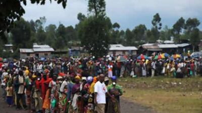 Hundreds of internally displaced people line up to receive food rations from the Congolese Red Cross near a camp for displaced people in Kibati.