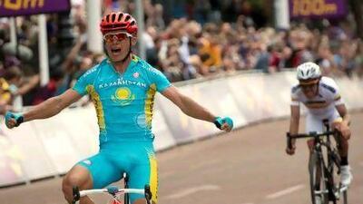 Kazakhstan's Alexandre Vinokourov celebrates as he crosses the finish line after winning the men's road race.