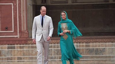 Britain's Prince William, Duke of Cambridge (L) and Catherine, Duchess of Cambridge visit Badshahi Mosque in Lahore, Pakistan, 17 October 2019. The royal couple is on an official five-day visit to Pakistan. Photo: EPA