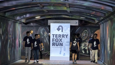 People starting to arrive at the Terry Fox Run, Corniche Beach.
