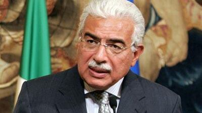 Mahmoud Azab, below, as Ahmed Nazif, right, the Egyptian prime minister.