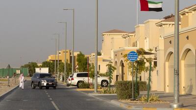 AL RAHA GARDENS VILLAS: Q4 2015 - Q1 2016 no change. Q1 2015 - Q1 2016 up 1%. 3BR - between Dh165,000 and Dh220,000. 4BR - between Dh190,000 and Dh300,000. 5BR - between Dh250,000 and Dh330,000. Christopher Pike / The National