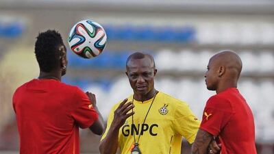 Ghana's coach Kwesi Appiah, centre, talks with Ghana's forward and captain Asamoah Gyan, left, and Ghana's midfielder Andre Ayew during a training session at the Rei Pele stadium in Maceio, Ghana's base training camp, on June 22, 2014. The Ghana national football team will face Portugal in Brasilia on June 26, 2014 in their last first round group match of the 2014 FIFA World cup. AFP PHOTO/ CARL DE SOUZA