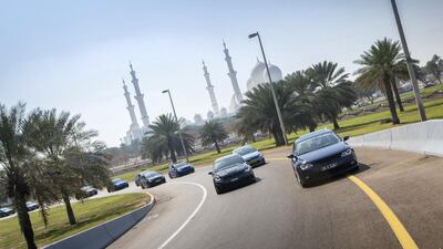 The pack passes by Sheikh Zayed Grand Mosque.