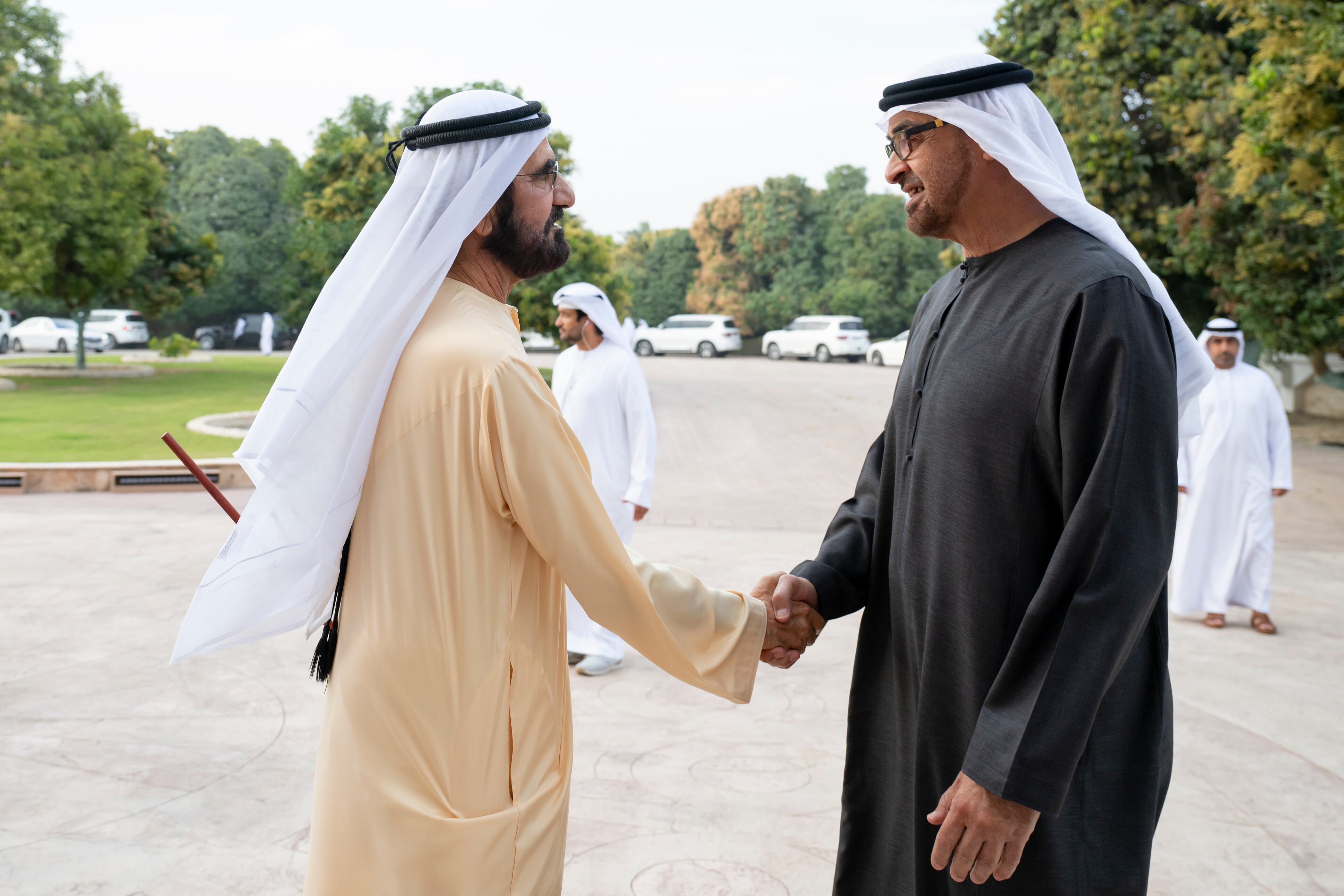 President Sheikh Mohamed presents Sheikh Mohammed bin Rashid with ...