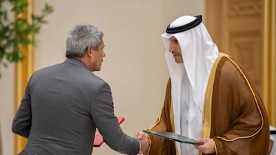 Khaldoon Khalifa Al Mubarak, managing director and group chief executive of Mubadala Investment Company and Jeronimo Rodrigues, Governor of Bahia, exchange a pact between Bahia and Acelen. Photo: UAE Presidential Court.