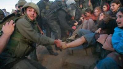 Israeli police struggle with right-wing women settlers as they evacuate Jewish extremists from a disputed house in Hebron on Dec 4 2008.